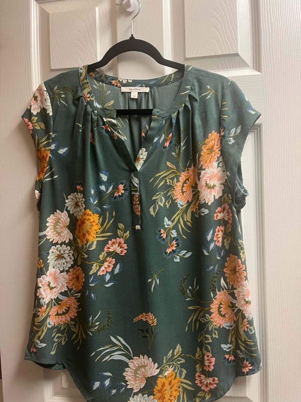 fun 2 fun Green Floral Split-Neck Cap Sleeve Blouse